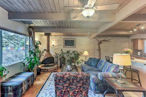 Unique Uptown Townhome With Spacious Yard And Fire Pit