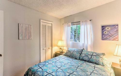 Unique Uptown Townhome With Spacious Yard And Fire Pit