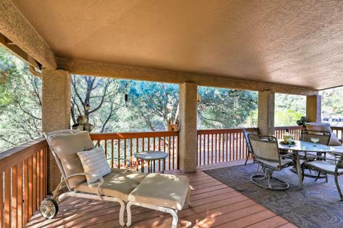 Oak Creek Village Home With Deck, Yard And Red Rock Views