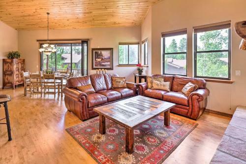Updated Show Low Townhome With Balcony And Grill!