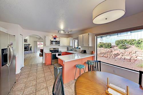 Thunder Mountain Home - Red Rock-view Deck Home