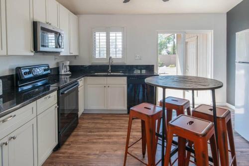 4br Home In Tempe Near Asu By Wanderjaunt