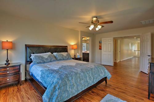 Luxurious Home With Pool, 2 Mi To Surprise Stadium!