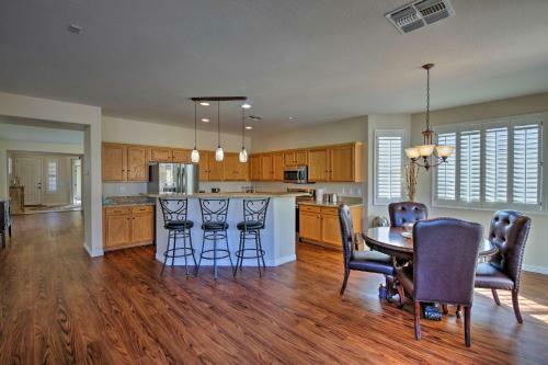 Luxurious Home With Pool, 2 Mi To Surprise Stadium!