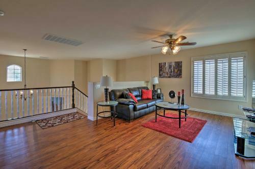 Luxurious Home With Pool, 2 Mi To Surprise Stadium!
