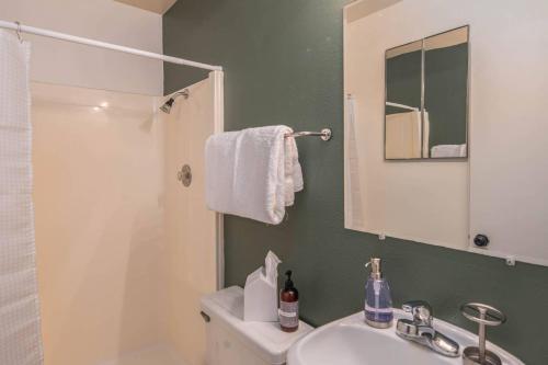 Spacious 5br Home In Tempe By Wanderjaunt