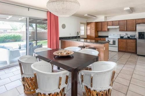 Spacious 5br Home In Tempe By Wanderjaunt
