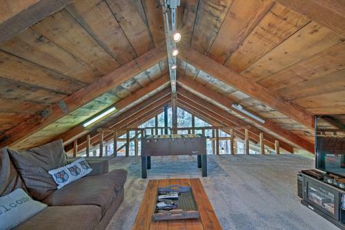 Rustic Prescott Cabin With Loft And 1,000-sq-ft Deck!