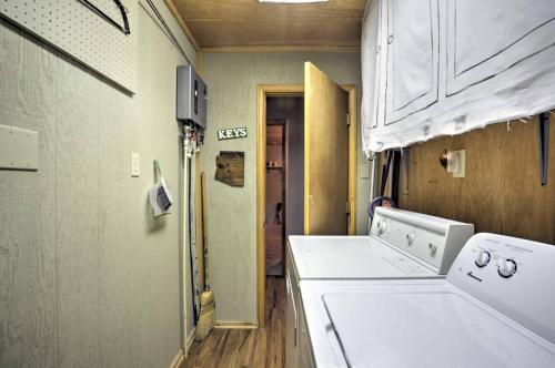 Rustic Prescott Cabin With Loft And 1,000-sq-ft Deck!