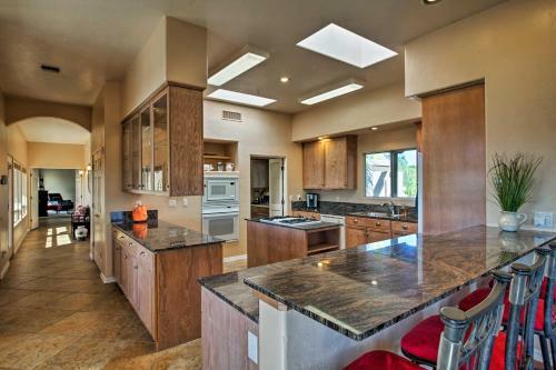 Updated Tucson Home With Panoramic Mtn Views And Pool!