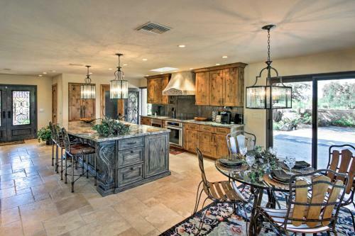 Luxe Tucson Vineyard Home With Views And Fire Pit