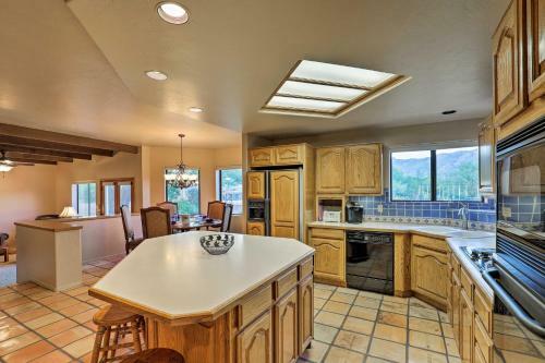 Tucson Home With Pool - 9 Mi To Saguaro Natl Park!