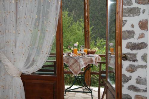 Hostal Dryades Guesthouse