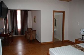 Luxe Suites Hotel