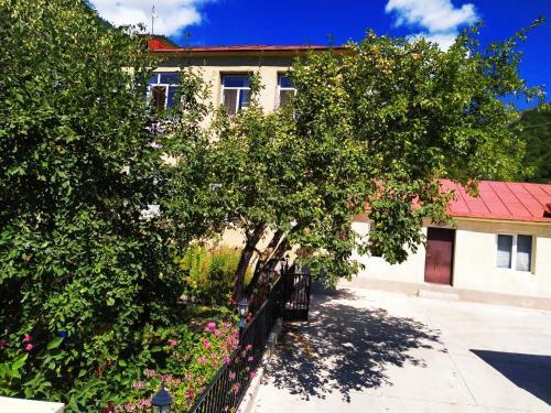 Hostal Guesthouse Lenjeri