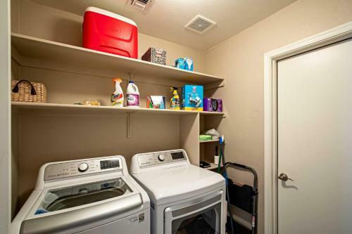 Desert Dwelling Near Trails And Tucson Art Scene!