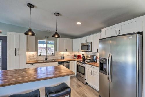Contemporary Tucson Getaway With Private Pool!