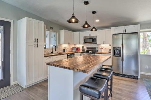 Contemporary Tucson Getaway With Private Pool!