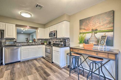 Stylish Bella Vista Getaway - Pet Friendly!