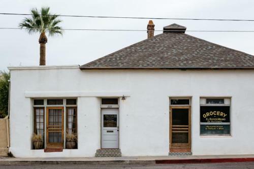 Historic Adobe 3br Home In Downtown El Presidio