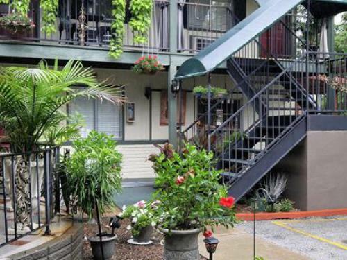 Bed & Breakfast Tradewinds Lodging