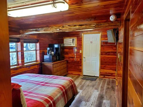 Hotel Log Cabin Inn