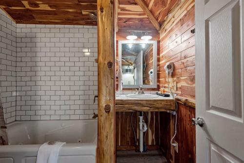Hotel Log Cabin Inn