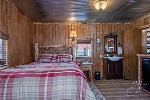 Hotel Log Cabin Inn