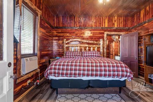 Hotel Log Cabin Inn