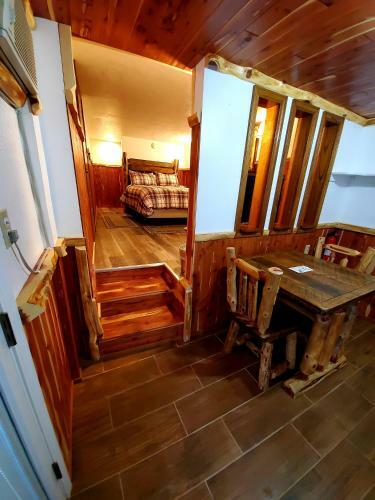 Hotel Log Cabin Inn