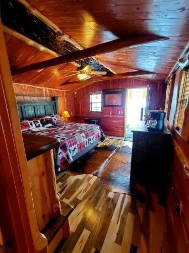 Hotel Log Cabin Inn