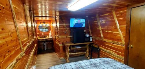 Hotel Log Cabin Inn