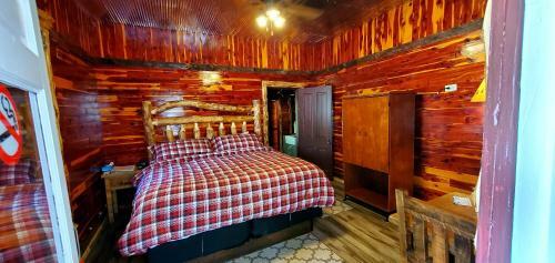 Hotel Log Cabin Inn