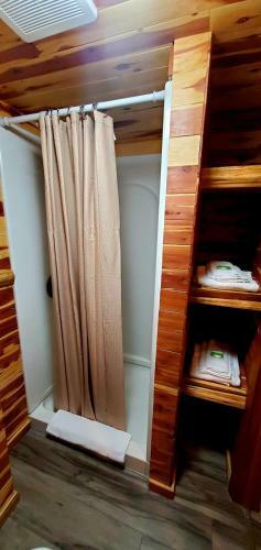 Hotel Log Cabin Inn