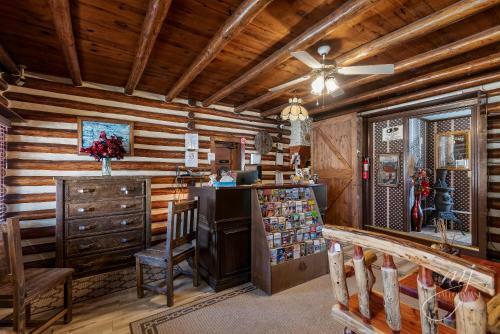 Hotel Log Cabin Inn