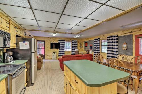 Greers Ferry Lake Home With 2 Decks, Bbq And Fire Pit!