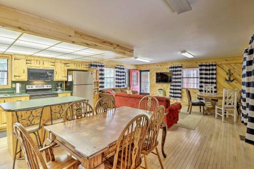 Greers Ferry Lake Home With 2 Decks, Bbq And Fire Pit!