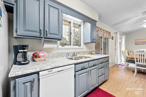 Blue Door Cottage At Scotsdale