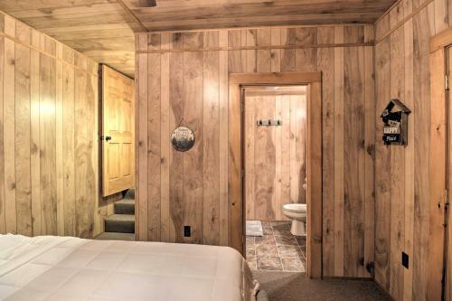 Hideaway Cabin - Walk To Greers Ferry Lake!