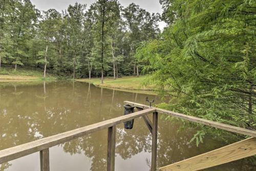 Hideaway Cabin - Walk To Greers Ferry Lake!