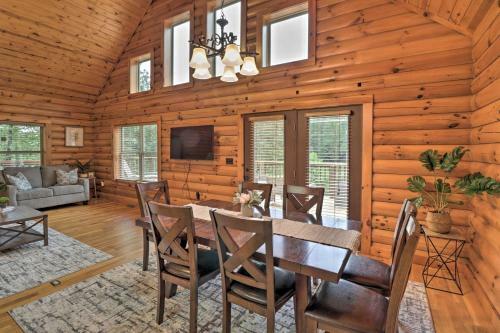 Hideaway Cabin - Walk To Greers Ferry Lake!