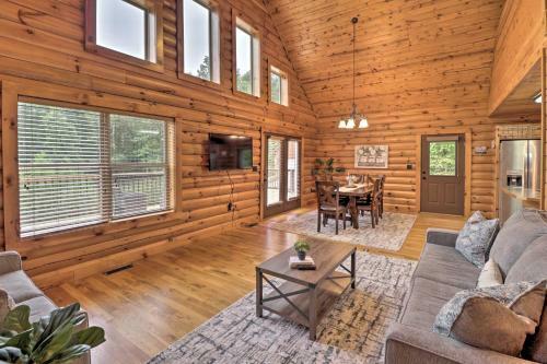 Hideaway Cabin - Walk To Greers Ferry Lake!
