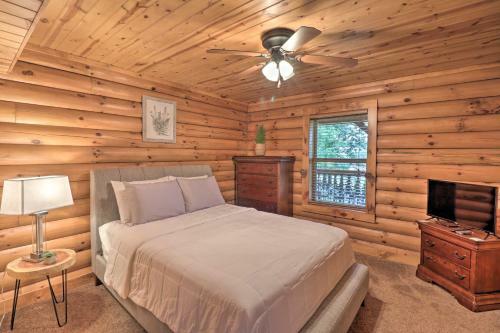 Hideaway Cabin - Walk To Greers Ferry Lake!