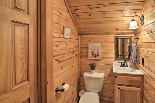Hideaway Cabin - Walk To Greers Ferry Lake!