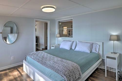 Waterfront Getaway With Furnished Deck And Grill!