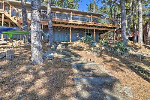 Waterfront Getaway With Furnished Deck And Grill!