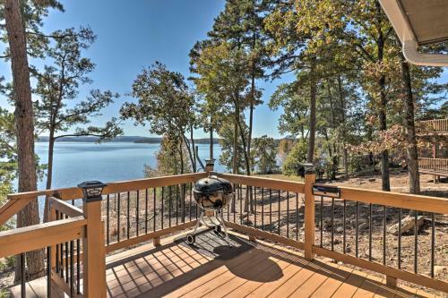 Waterfront Getaway With Furnished Deck And Grill!