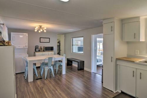 Waterfront Getaway With Furnished Deck And Grill!