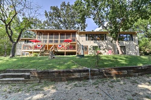 Waterfront Home On Lake Sherwood With Dock And Deck!
