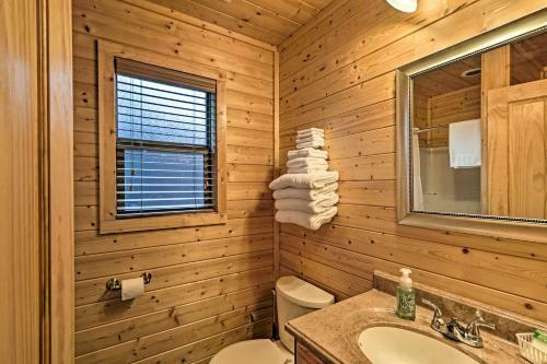 Heber Springs Retreat With Riverfront Patio And Dock!
